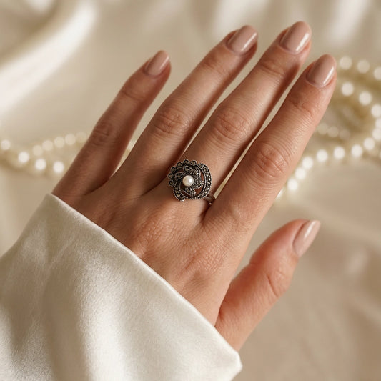 Vintage Flower Ring met Maansteen & Marcasiet – maat 17,25 | 54