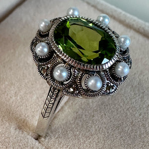 Antique 925 silver ring with peridot and seed pearls – size 56
