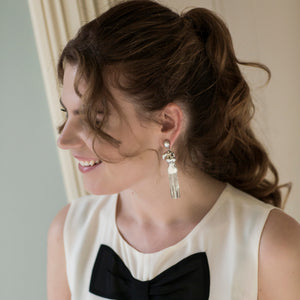 Rhea - stud earrings with strings in silver - set